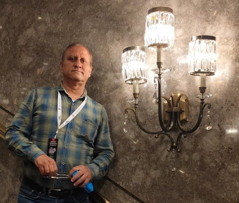 harvinderJi_1 Standing-near-lamp